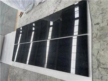 Svarta granitplattor 600x600