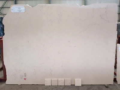 Ljusbeige slipade kalkstensplattor